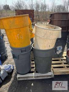 lot 136 image: 10X garbage cans with base and wheels...