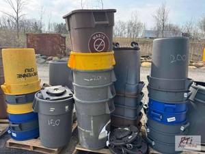 lot 149 image: 10X Garbage cans with base and wheels...
