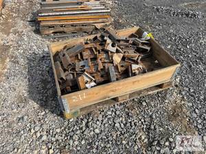 lot 159 image: Lot of various steel pieces...