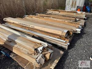 lot 182 image: Pallets of White vinyl siding, F channel sidi...