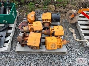 lot 190 image: Woods batwing mower parts...