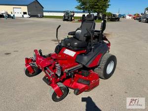 lot 28 image: 2020 Ferris ISX 3300 commercial zer...