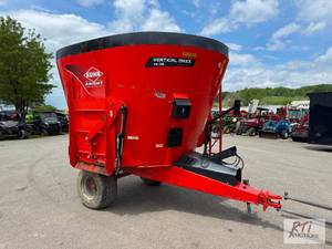 lot 33 image: Kuhn Knight, Vertical Maxx VS 135 v...