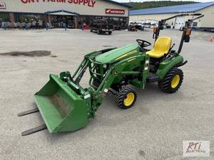 lot 39 image: 2020 John Deere 1023E compact tract...