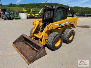 lot 42 image: John Deere 260 skid loader, 2 speed...