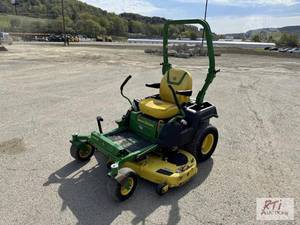 lot 45 image: 2021 John Deere Z 530 M zero turn m...