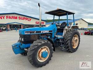 lot 51 image: Ford 8240 tractor, 4WD, front weigh...