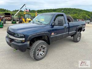lot 70 image: 2002 Chevy 2500 HD regular cab pick...