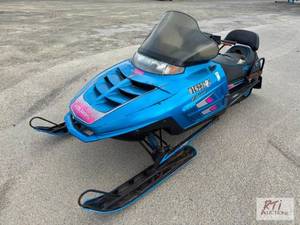 lot 88 image: 1995 Polaris Classic snowmobile,165...
