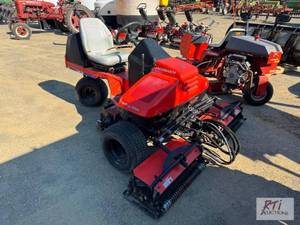 lot 95 image: Jacobsen Tri-King 1900D 3-wheeled r...
