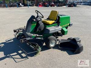 lot 96 image: John Deere 2243 tri-plex reel mower...
