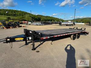 lot 113 image: 2022 Econoline 25ft deckover traile...