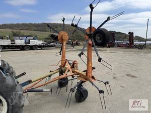 lot 124 image: Kverneland Fanex 500 4 star tedder...