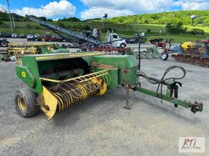 lot 141 image: John Deere 336 small square baler w...