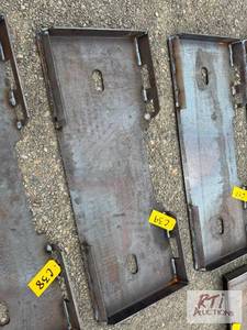 lot 191 image: Skid loader mounting plate...