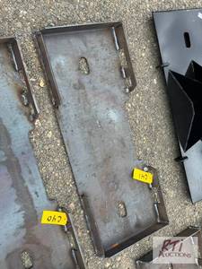 lot 193 image: Skid loader mounting plate...