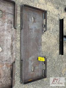 lot 200 image: Skid loader mounting plate...