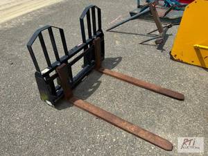 lot 244 image: SLE Step thru pallet forks for skid...