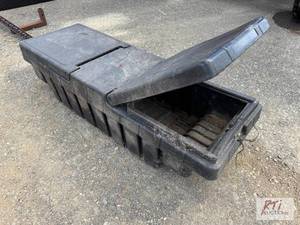 lot 252 image: Plastic pickup tool box...