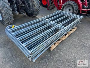 lot 254 image: 10X 4 x 10 galvanized round pen gat...