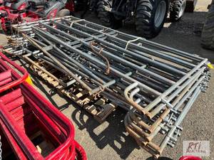 lot 260 image: Gates for round pen...