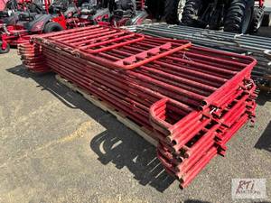 lot 261 image: (13) gates for round pen with entry...