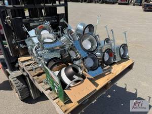 lot 263 image: Pallet of drop ceiling incandescent...
