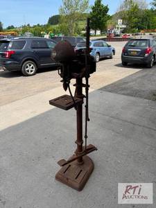 lot 284 image: Delta vertical drill press...