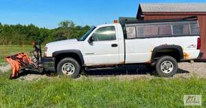 lot 3 image: 2005 Chevrolet Silverado&nbsp2500HD Pickup T...