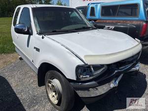 lot 4 image: 1997 Ford F-150 XLT cab and chassis. VIN 1FTE...