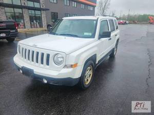 lot 12 image: 2016 Jeep Patriot Sport, 4WD, PL, PW AC, 2.4L...