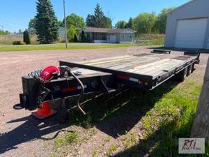 lot 23 image: 1998 Dynaweld&nbspFlat-Bed Trailer. 50,000GV...