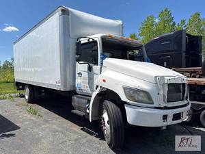 lot 34 image: 2015 Hino 268 box truck. VIN 5PVNE8JV6F4S5374...