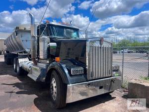 lot 36 image: 2012 Kenworth T800 TA road tractor. VIN1XKW...