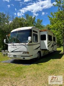 lot 42 image: 2002 Georgie Boy on Freightliner XC Chassis. ...