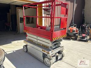 lot 57 image: Skyjack SJIII 3219 scissor lift. 19 ft platfo...