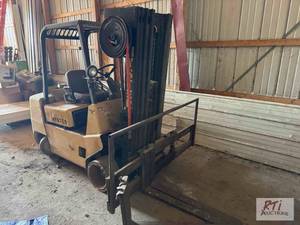 lot 60 image: Hyster propane forklift. 4000lb capacity. 4 f...