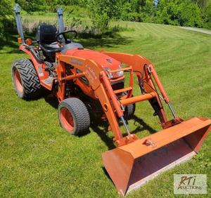 lot 68 image: Kubota 2920 compact tractor, 4WD, diesel engi...