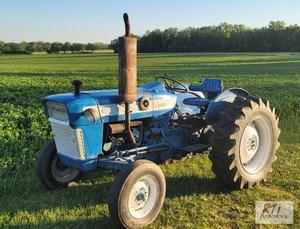 lot 70 image: Ford 3000 gas tractor, 2,965 hours. Fully ope...