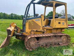 lot 96 image: Eklund Farm Machinery - John Deere 550H LT do...