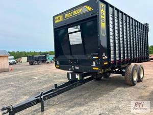 Eklund Farm Machinery - H&S 3122 silage wagon...
