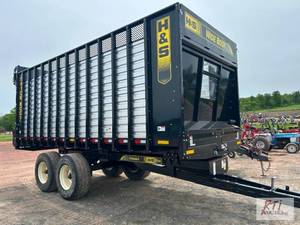 Eklund Farm Machinery - H&S 3122 silage wagon...