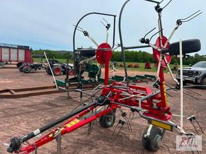 lot 109 image: Eklund Farm Machinery - Agco 4-star tedder - ...