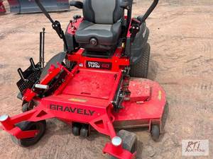 lot 113 image: Eklund Farm Machinery - Gravely Pro turn 60 c...