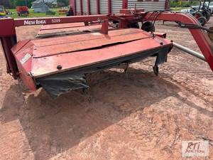 lot 114 image: Eklund Farm Machinery - New Idea 5209 disc mo...