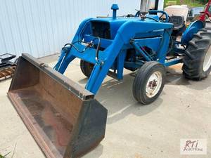 lot 115 image: Eklund Farm Machinery - Ford 3000 tractor, ga...