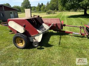 lot 128 image: International Harvester 47 square baler. Twin...