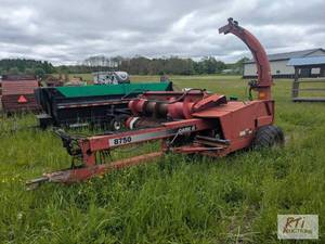 lot 130 image: CaseIH&nbsp8750 Forage Harvester. Pickup Hea...