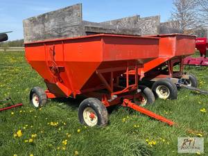 lot 132 image: 200 bushelgravity wagon. Running gear replace...