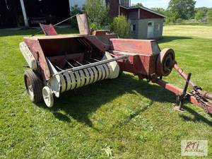 lot 140 image: International Harvester 47 square baler. Twin...